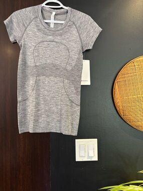 NWT LULULEMON SWIFTLY T